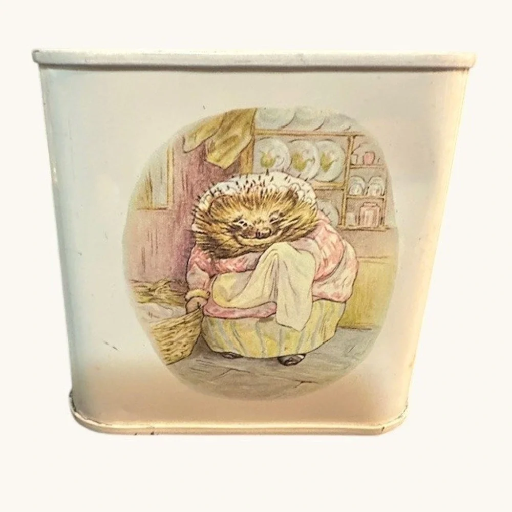 Beatrix Potter Mrs Tiggy Winkle Tin Money Box Piggy Bank Hunky Dory‎ 1986